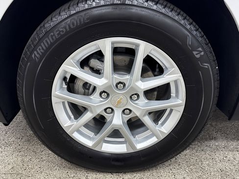 Used 2024 Chevrolet Equinox LT w/ Driver Convenience Package image 2