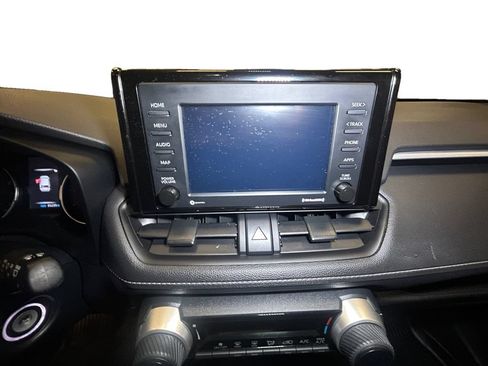 Used 2022 Toyota RAV4 LE AWD/4WD image 10