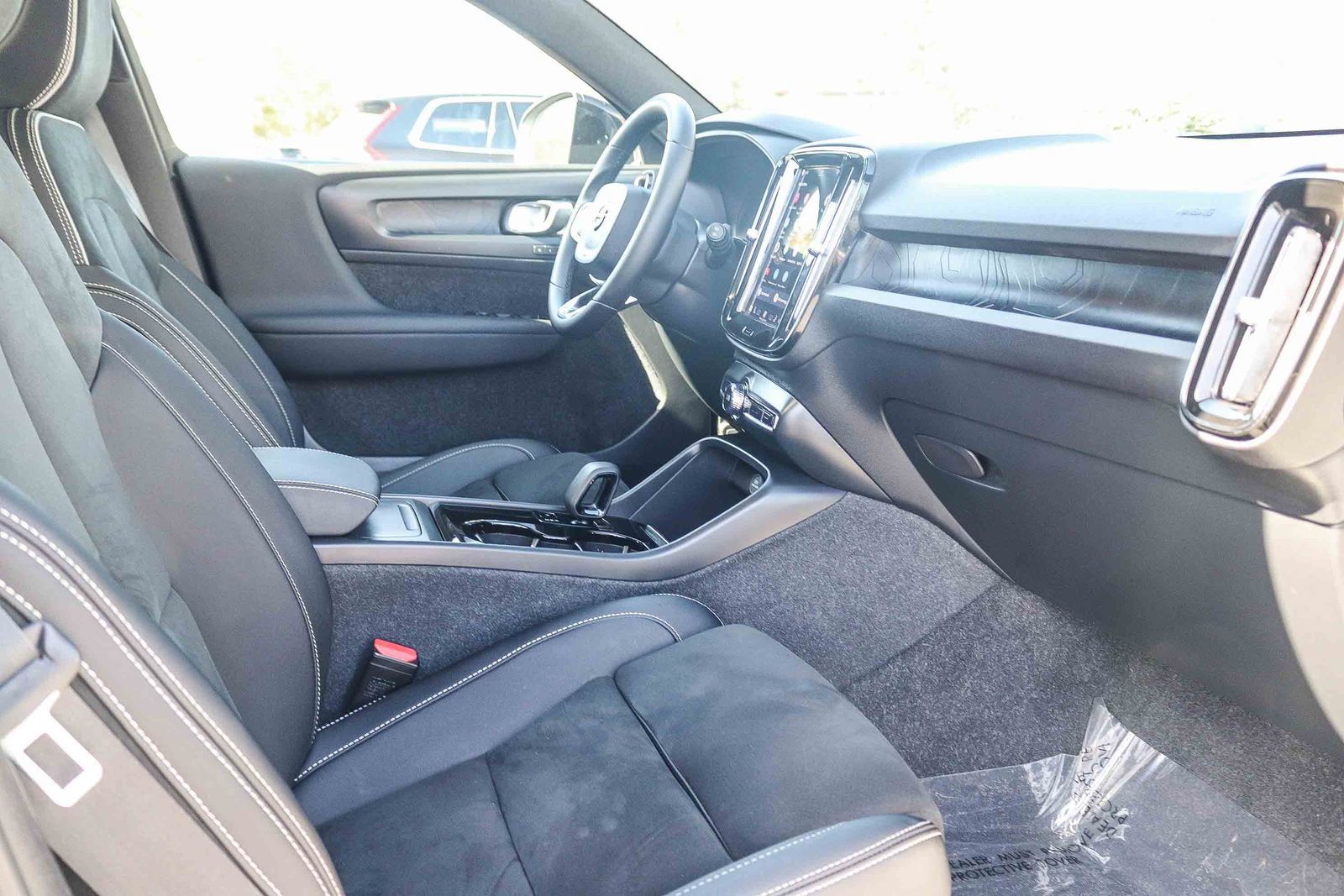 Used 2023 Volvo XC40 Recharge Plus w/ Protection Package Premier AWD/4WD image 18