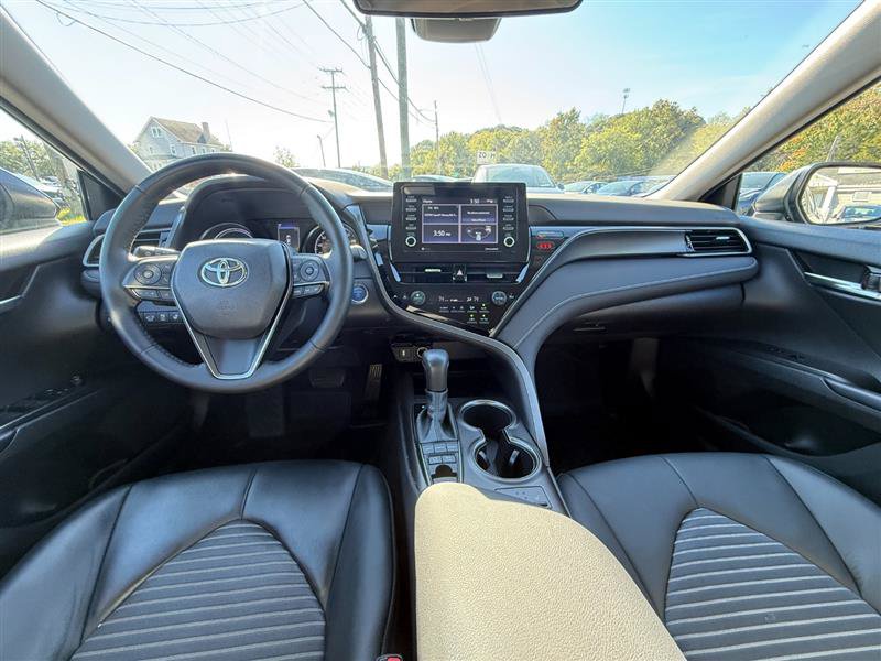 Used 2021 Toyota Camry SE w/ Cold Weather Package FWD image 12