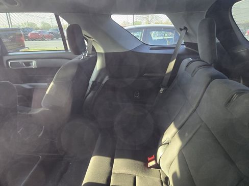 Used 2021 Ford Explorer XLT image 4