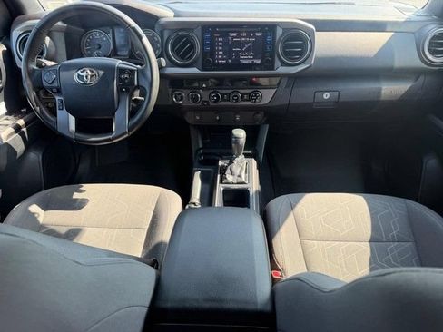 Used 2017 Toyota Tacoma TRD Off-Road w/ Tow Package (A/T) AWD/4WD image 10