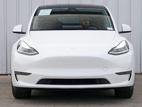Used 2023 Tesla Model Y Long Range image 7
