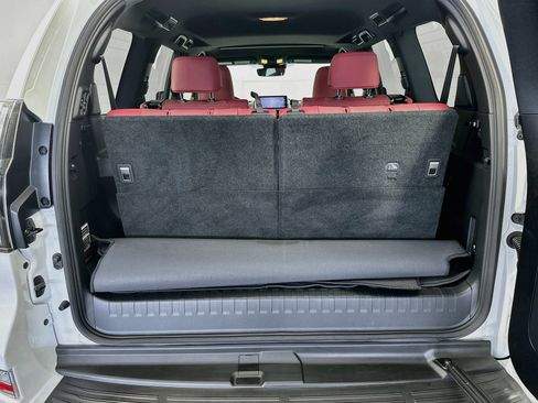 Used 2023 Lexus GX 460 Premium w/ Accessory Package AWD/4WD image 31