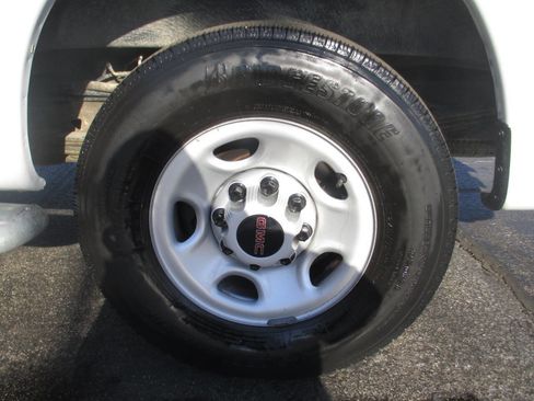 Used 2020 GMC Savana 3500 w/ Driver Convenience Package image 23