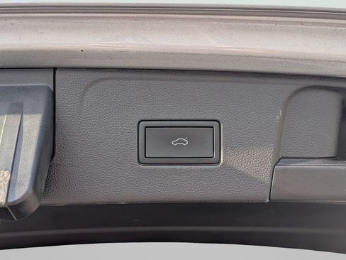 Certified 2023 Volkswagen Atlas SE w/ Panoramic Sunroof Package FWD image 10