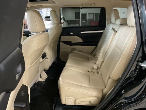 Used 2016 Toyota Highlander XLE image 22