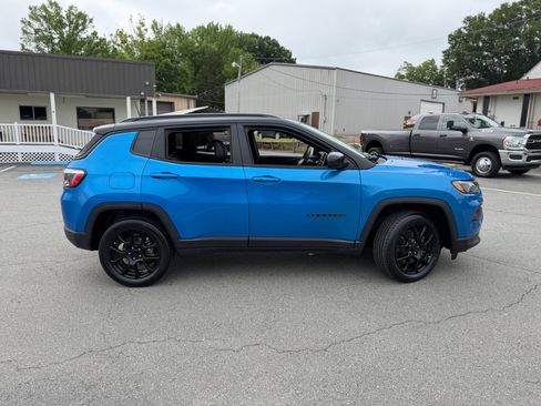Used 2024 Jeep Compass Latitude w/ Altitude Special Edition AWD/4WD image 8