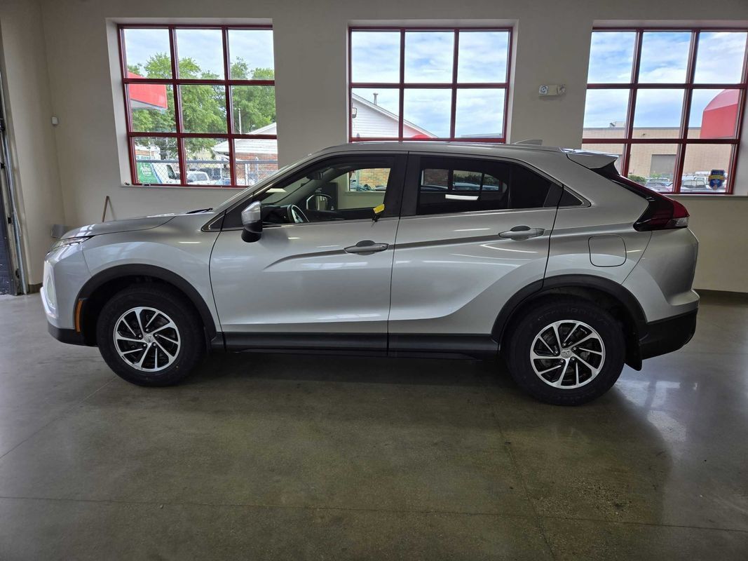 Used 2022 Mitsubishi Eclipse Cross ES FWD image 4