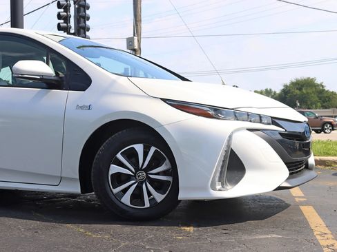 Used 2017 Toyota Prius Prime Premium FWD image 3