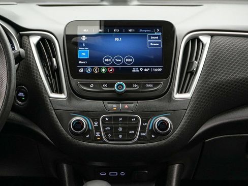 Used 2024 Chevrolet Malibu LT image 15