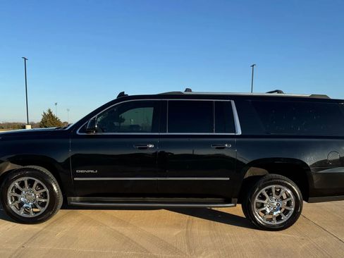 Used 2018 GMC Yukon XL Denali w/ Open Road Package image 9
