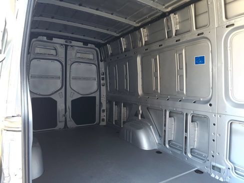 Used 2024 Mercedes-Benz Sprinter 2500 w/ Acoustic Package image 27