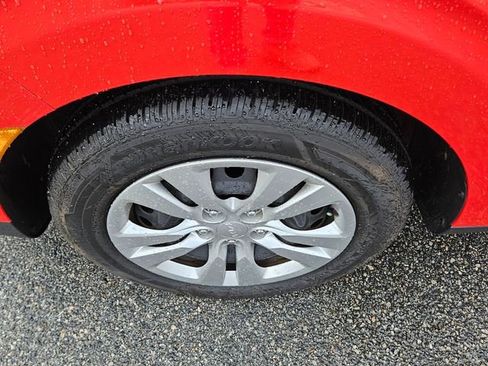 Used 2022 Kia Soul LX image 16