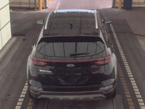 Used 2021 Kia Sportage S image 3