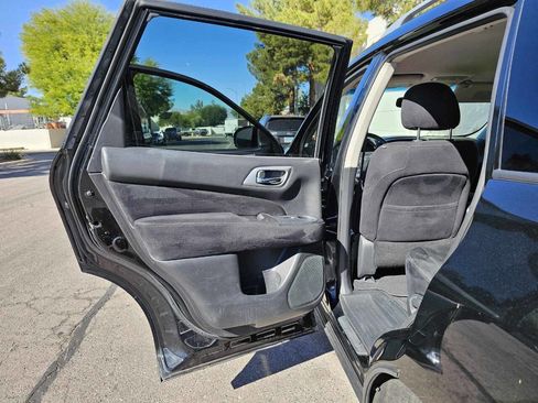 Used 2015 Nissan Pathfinder SV image 17