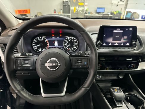 Used 2023 Nissan Rogue SV w/ SV Premium Package image 12