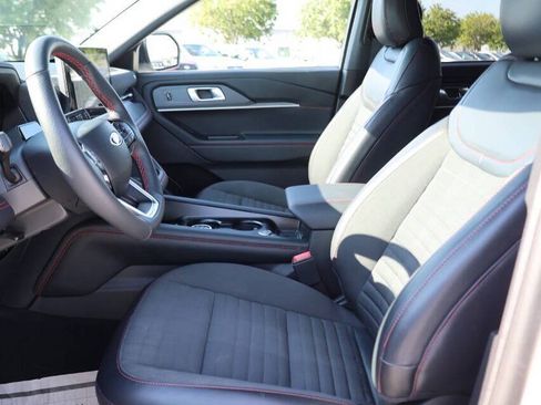 Used 2025 Ford Explorer ST-Line w/ Premium Package AWD/4WD image 13