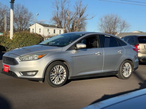 Used 2015 Ford Focus Titanium image 2