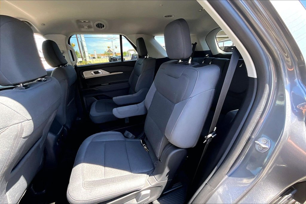 Used 2025 Ford Explorer Active RWD image 35