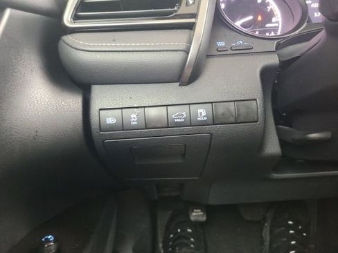 Used 2024 Toyota Camry SE image 25