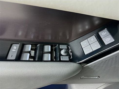 Used 2026 Land Rover Range Rover Velar Dynamic SE image 20