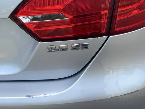 Used 2012 Volkswagen Jetta SE FWD image 11