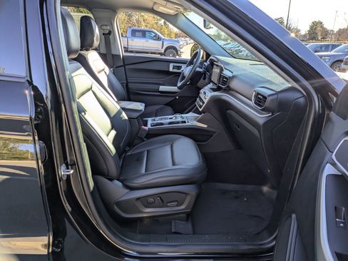 Certified 2023 Ford Explorer XLT w/ Equipment Group 202A image 40