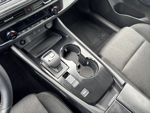 Used 2025 Nissan Rogue SV FWD image 43
