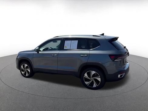 Used 2026 Volkswagen Taos SE AWD/4WD image 7