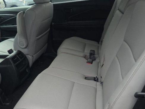 Used 2023 Honda Passport EX-L image 16