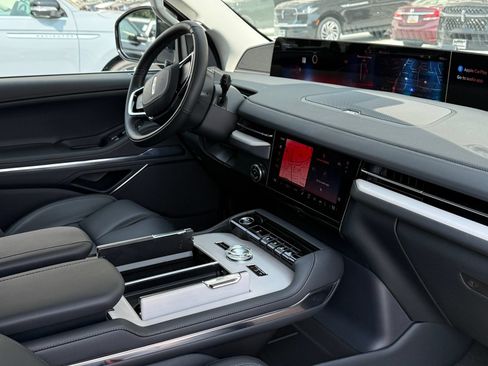 New 2027 Lincoln Navigator L Premier AWD/4WD image 9