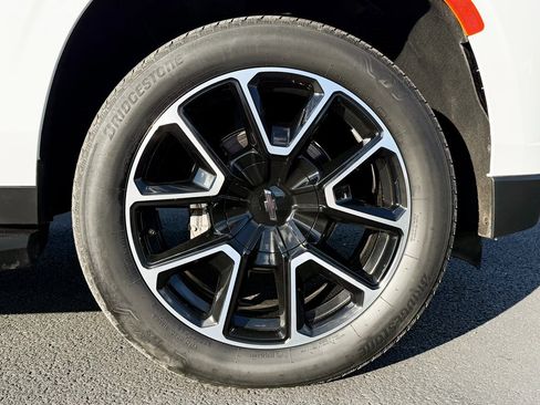 Used 2024 Chevrolet Suburban RST image 16