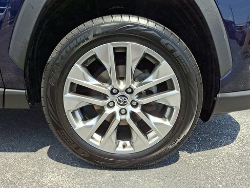 Used 2021 Toyota RAV4 XLE Premium AWD/4WD image 8