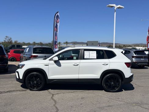 Certified 2023 Volkswagen Taos SE w/ Black Wheel Package FWD image 2