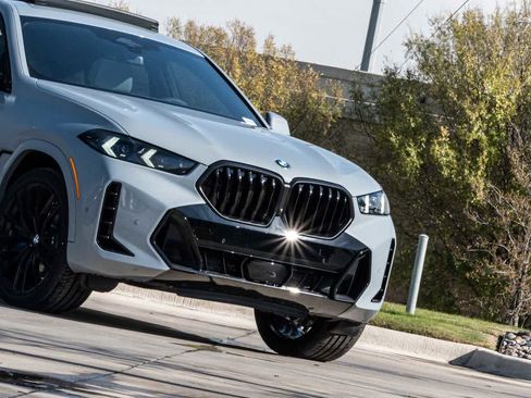 New 2026 BMW X6 xDrive40i w/ Executive Package image 3