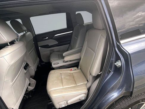Used 2018 Toyota Highlander XLE AWD/4WD image 26