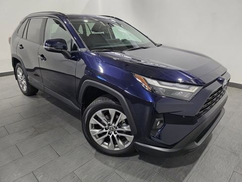 Used 2023 Toyota RAV4 XLE Premium image 7