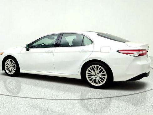 Used 2018 Toyota Camry XLE FWD image 7