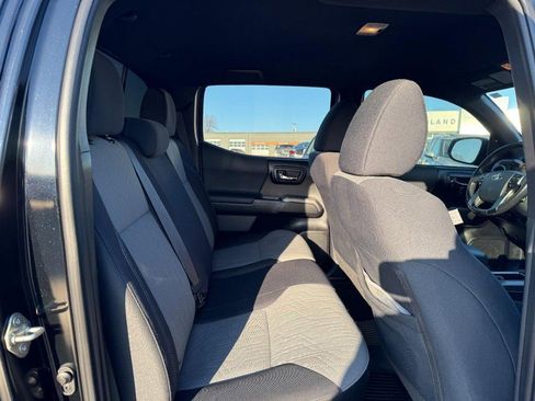 Used 2020 Toyota Tacoma TRD Off-Road w/ TRD Premium Off Road Package image 9