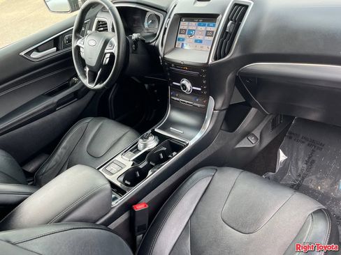 Used 2019 Ford Edge Titanium w/ Equipment Group 301A FWD image 12