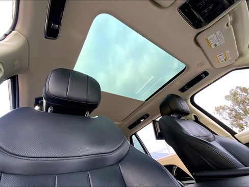 Used 2023 Land Rover Range Rover Long Wheelbase Autobiography image 13