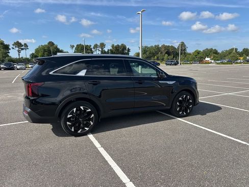 Certified 2025 Kia Sorento EX w/ Panoramic Sunroof Package FWD image 5