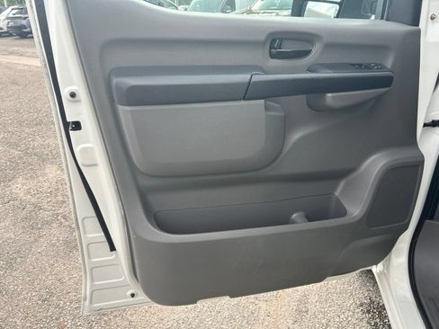 Used 2020 Nissan NV 2500 SV RWD image 15