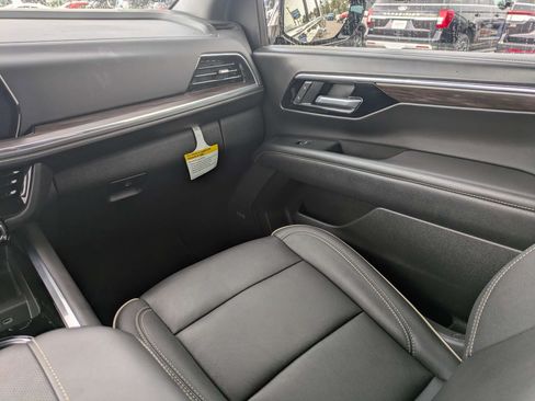 Used 2026 Chevrolet Suburban Premier w/ Sun And Tow Package AWD/4WD image 17