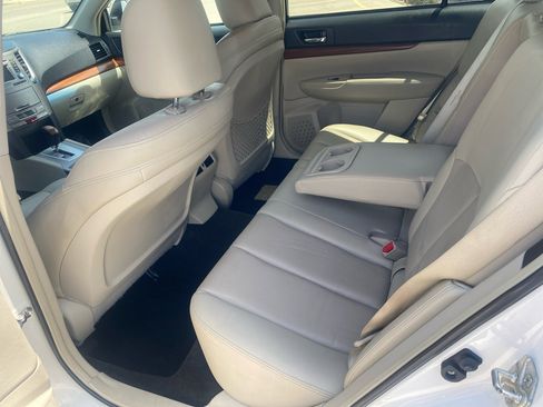 Used 2014 Subaru Outback 2.5i Limited w/ Moonroof Package image 13