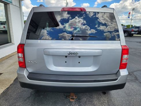 Used 2017 Jeep Patriot Sport w/ Power Value Group AWD/4WD image 4
