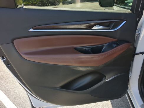 Used 2021 Buick Enclave Avenir w/ Avenir Technology Package image 28