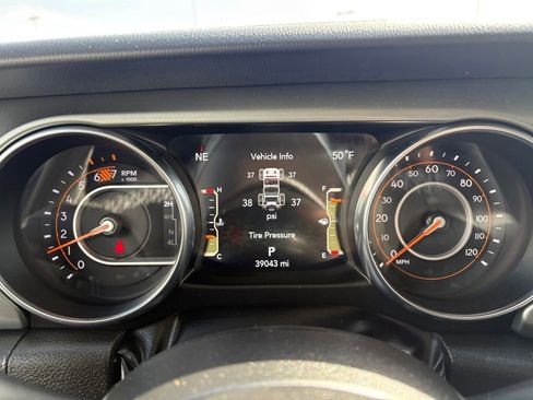 Used 2023 Jeep Wrangler Unlimited Sahara w/ LED Lighting Group AWD/4WD image 20