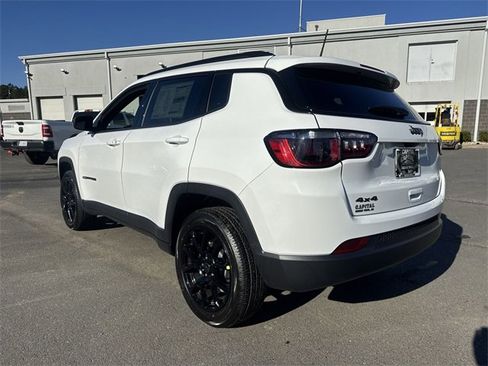 New 2026 Jeep Compass Latitude image 11